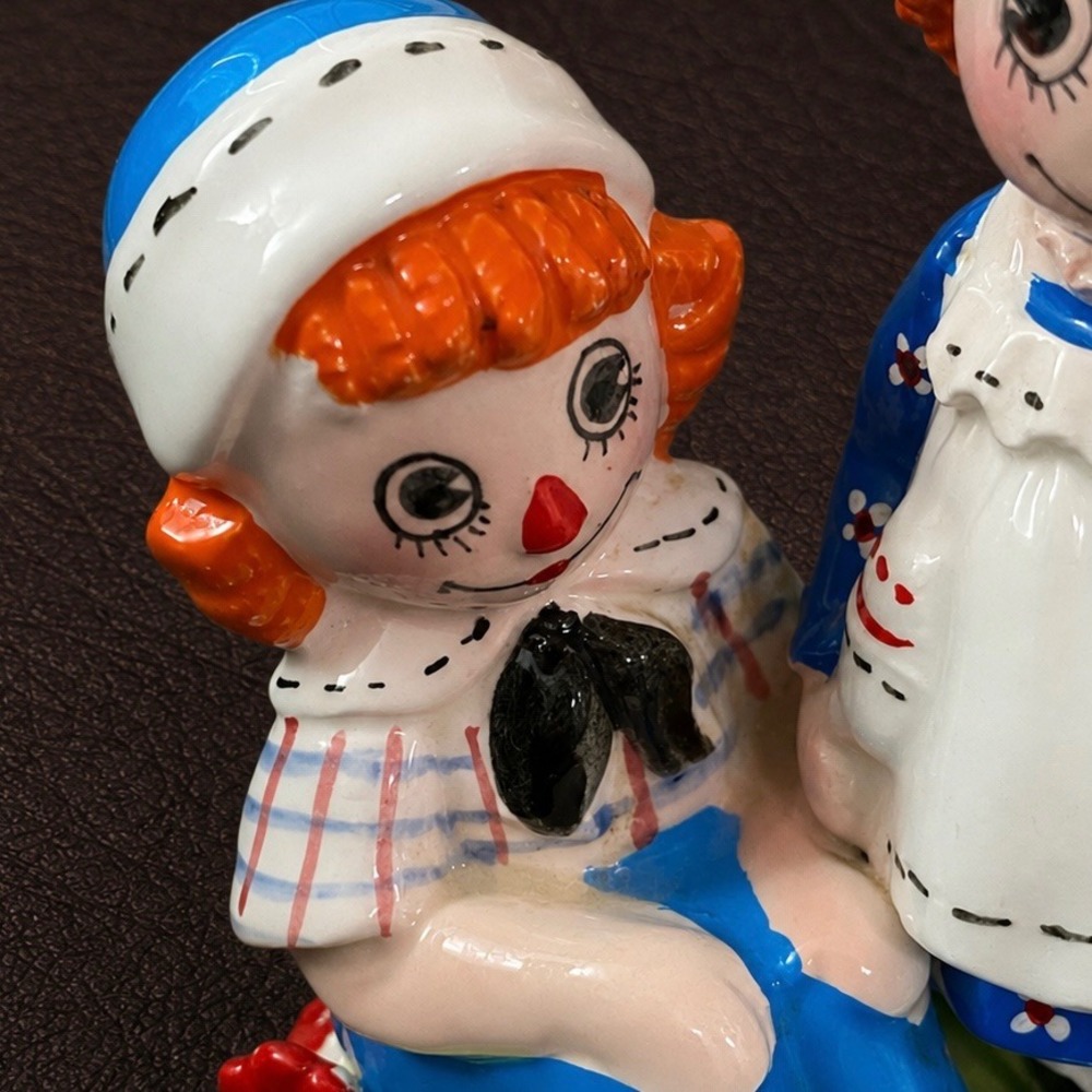 Vintage 1974 Schmid Raggedy Ann and Andy Revolving Music Box Ceramic Figurine - Picture 3 of 11